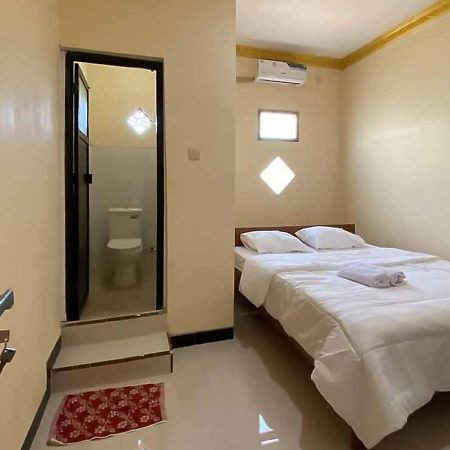 Palace Syariah Homestay Redpartner Banyuwangi  Exterior photo
