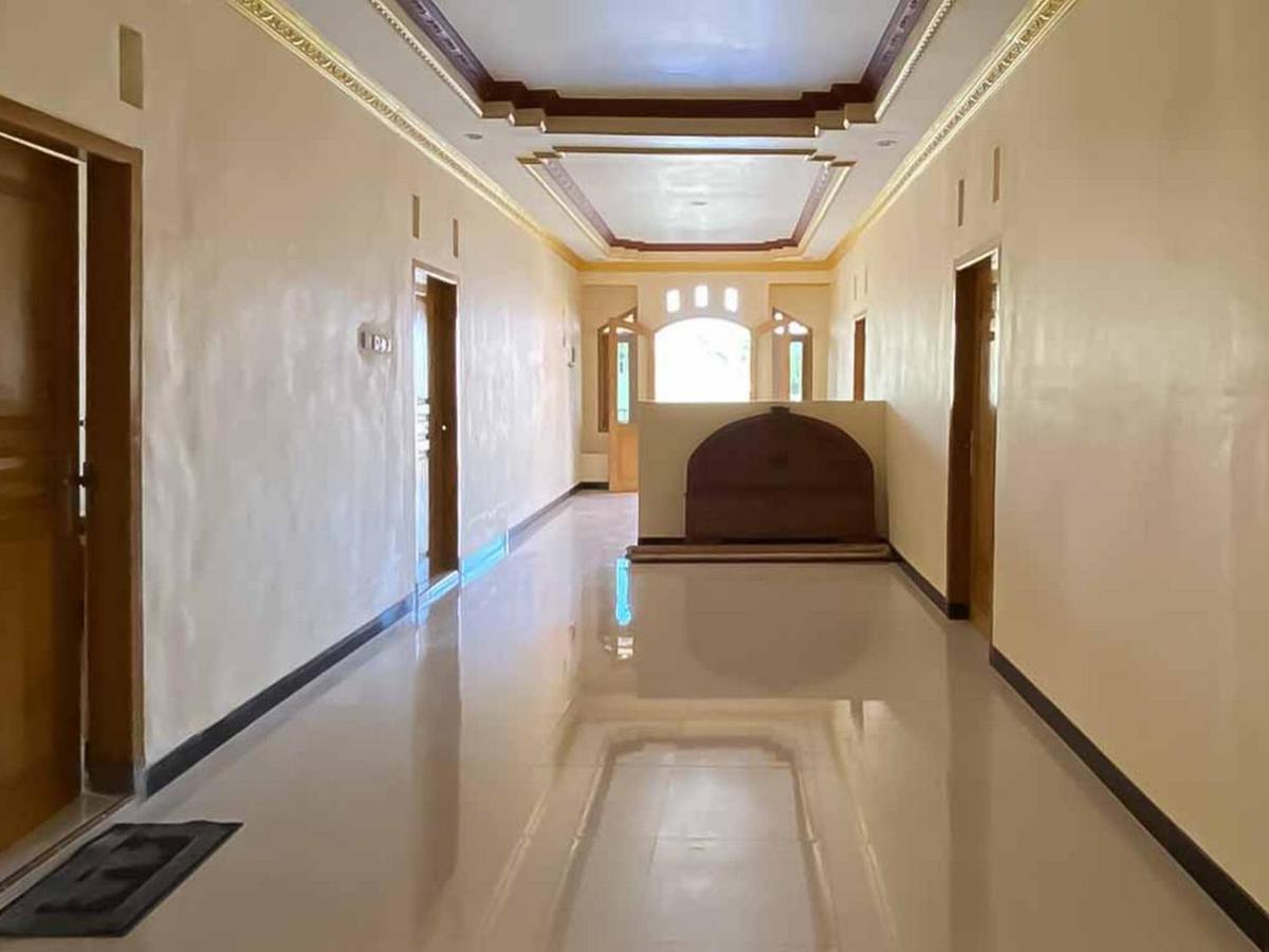 Palace Syariah Homestay Redpartner Banyuwangi  Exterior photo