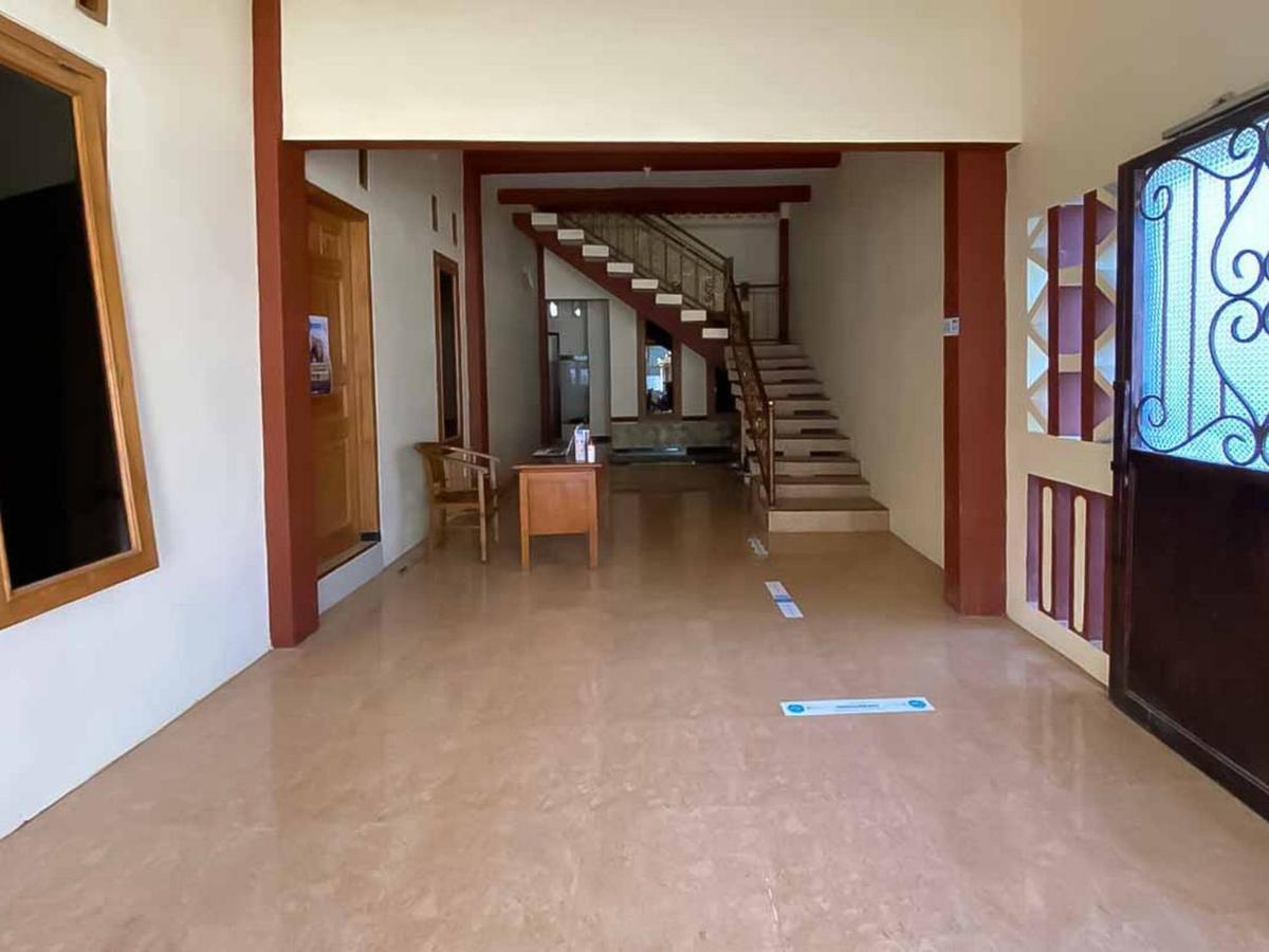Palace Syariah Homestay Redpartner Banyuwangi  Exterior photo