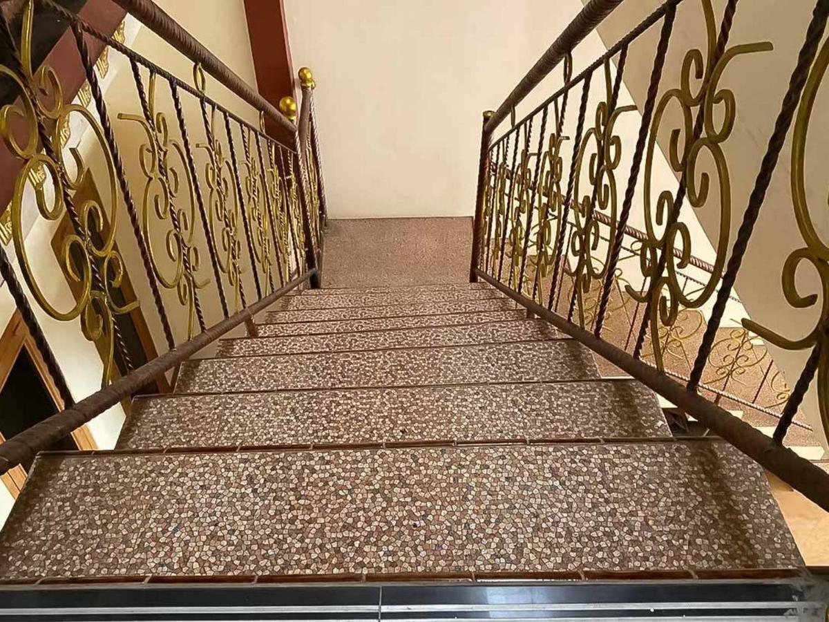 Palace Syariah Homestay Redpartner Banyuwangi  Exterior photo